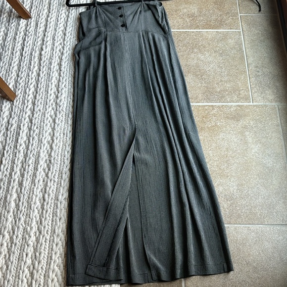 Express Sz 1-2 dress, adjustable straps, 3 buttons and slit - Picture 15 of 16
